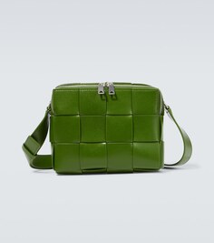 Маленькая сумка через плечо Cassette из кожи Intreccio Bottega Veneta, зеленый