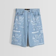 Джинсовые шорты Bershka Jean-michel Basquiat Print Bermuda, голубой