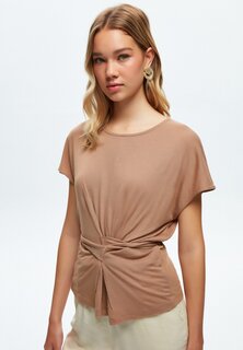 Блузка adL с круглым вырезом, коричневый