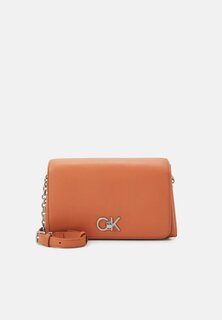 Сумка-тоут Calvin Klein с цепочкой, оранжевый