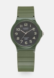 Часы Casio, зеленый
