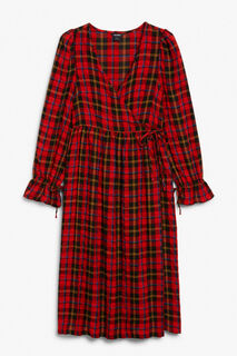 Платье Monki миди в шотландскую клетку с запахом и манжетами на кулиске, красный