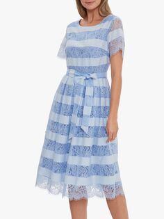 Gina Bacconi Seisia Расклешенное платье в полоску с цветочной вышивкой, светло-голубое