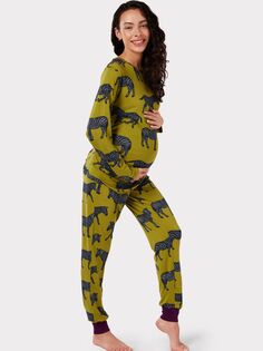 Длинный пижамный комплект Chelsea Peers для беременных из переработанного материала с принтом зебры, цвет хаки/мульти