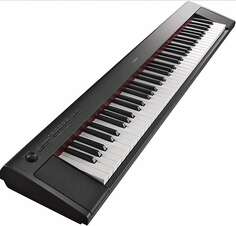 76-клавишное фортепиано Yamaha Piaggero NP-32 с динамиками, черный