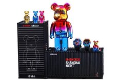 Набор фигурок Bearbrick x G-Shock 400% Rainbow &amp; 100% x4 &amp; GM-110SN &amp; GM5600SN, 7 предметов, мультиколор