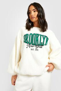 Флисовый свитер тедди с вышивкой brooklyn Boohoo, экру