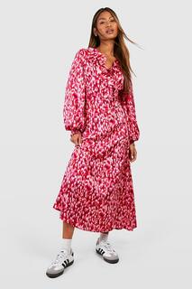 Платье мидакси с абстрактным принтом и воланами Boohoo, розовый