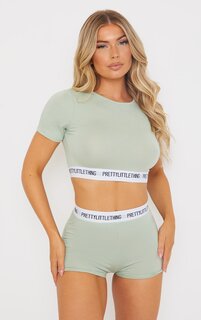 PrettyLittleThing Пижамный комплект с зелеными шортами и лентой