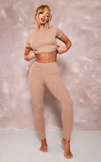 PrettyLittleThing Пижамный комплект из топа с короткими рукавами и леггинсов Sand Soft в рубчик