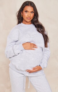 PrettyLittleThing Большой свитшот для беременных пепельно-серого цвета с вышивкой