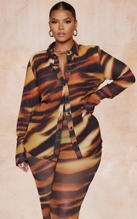 PrettyLittleThing Коричневая приталенная шифоновая рубашка с глубоким вырезом и принтом тигра