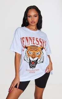 PrettyLittleThing Белая объемная футболка с принтом Теннесси