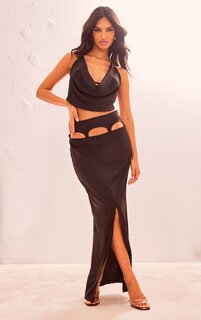 PrettyLittleThing Черная атласная длинная юбка с вырезами на подтяжках