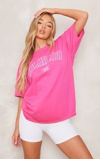 PrettyLittleThing Ярко-розовая футболка с принтом «Колорадо 1995»