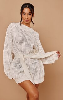 PrettyLittleThing Кремовое вязаное платье-джемпер с поясом Petite Soft Touch
