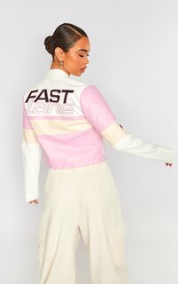 PrettyLittleThing Светло-розовая куртка-борцовка из искусственной кожи с надписью на спине
