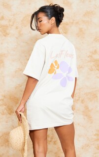 PrettyLittleThing Кремовый - Платье-футболка с короткими рукавами и надписью Les Fleurs
