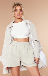 PrettyLittleThing Спортивные шорты Petite Moss Sand Sweat с карманами