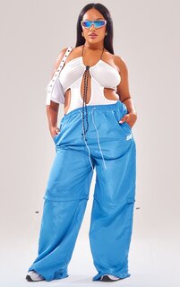 PrettyLittleThing Ярко-синие брюки-карго из нейлона с завязками и низкой посадкой