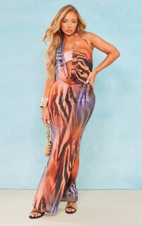 PrettyLittleThing Коричневое пляжное платье с глубоким вырезом и открытой спиной под зебру
