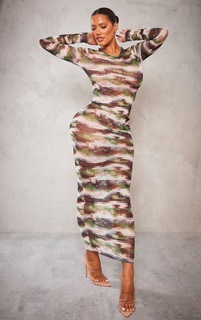 PrettyLittleThing Платье макси с длинными рукавами и камуфляжным принтом Shape Green Pixel