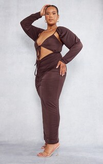 PrettyLittleThing Платье макси с облегающим вырезом и рюшами шоколадного цвета
