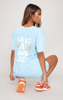 PrettyLittleThing Синее платье-футболка с надписью Good Day Acid Wash