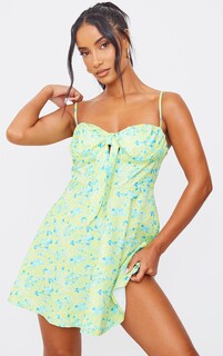 PrettyLittleThing Зеленое платье прямого кроя с цветочным принтом и завязкой на груди
