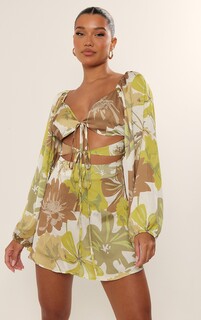 PrettyLittleThing Зеленое атласное платье прямого кроя с цветочным принтом и вырезами с завязками