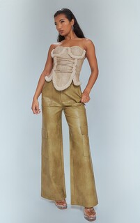 PrettyLittleThing Оливковые широкие брюки карго из искусственной кожи с карманами