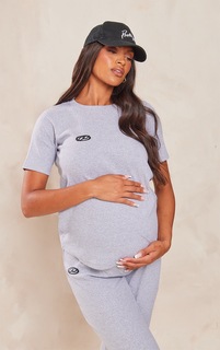 PrettyLittleThing Серая футболка в рубчик с логотипом для беременных