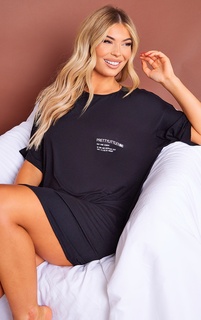 PrettyLittleThing Черное вечернее платье-футболка оверсайз с персиковым слоганом