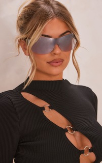 PrettyLittleThing Черные солнцезащитные очки с изогнутым козырьком со стразами