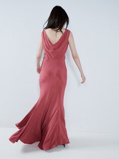 Шелковое платье макси со швами на спине и хомутом Raey, розовый