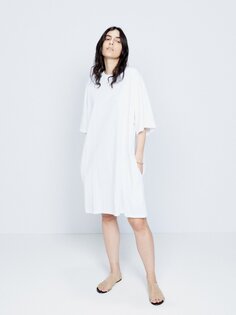 Платье-футболка длиной до колена из переработанной пряжи Raey, белый