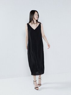 Шелковое платье-комбинация с v-образным вырезом Raey, черный
