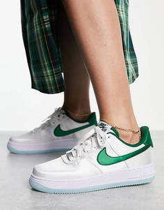 Бело-зеленые атласные кроссовки Nike Air Force 1 &apos;07