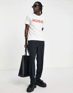 Белая футболка с красным логотипом Hugo Dulivio