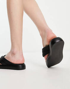 Черные сандалии на плоской платформе Urban Revivo