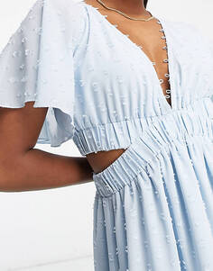 Нежно-голубое платье макси с глубоким вырезом и рюшами с глубоким вырезом и рукавами-ангелками ASOS DESIGN Petite