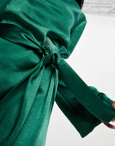 Изумрудно-зеленое атласное платье мини с завязкой на талии Pretty Lavish Jayda