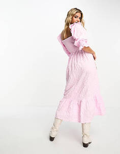 Розовое платье миди с фактурной присборкой и оборками на плечах Miss Selfridge