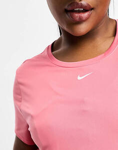 Розовая футболка Nike Training Plus One