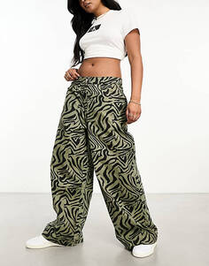 Укороченные брюки из твила цвета хаки с рисунком зебры и широкими штанинами Wednesday&apos;s Girl