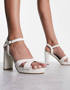 Белые босоножки на каблуке с перекрестием New Look