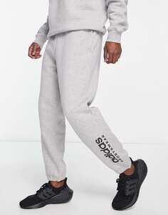 Серые джоггеры с линейным логотипом adidas Sportswear