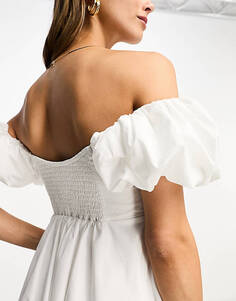 Белое платье со сборками и пышными рукавами Abercrombie &amp; Fitch