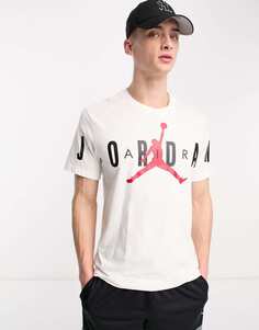 Белая футболка с крупным логотипом Jordan
