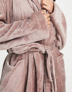 Супермягкий флисовый халат Lindex пыльно-розового цвета.